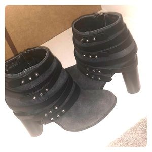 Size 8 black and gray heel boots from dollhouse